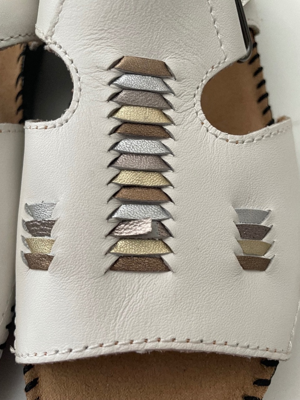 Auditions white leather sandals size 7